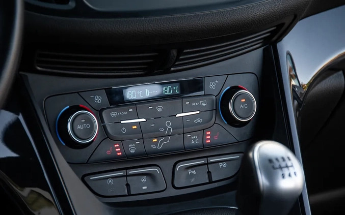 Ford Kuga cena 69990 przebieg: 93000, rok produkcji 2018 z Nowe Warpno małe 631